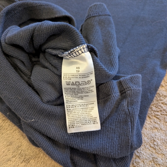 Women's Banana Republic Ribbed Tee In Navy, Size XS - Picture 4 of 4